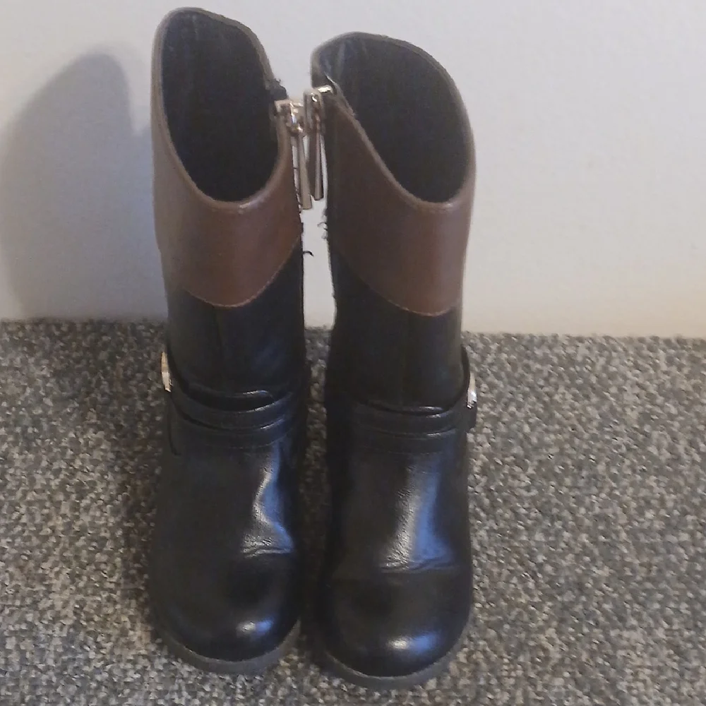 MIcheal Kors Stylish Black and Brown Kids Boots Size 7